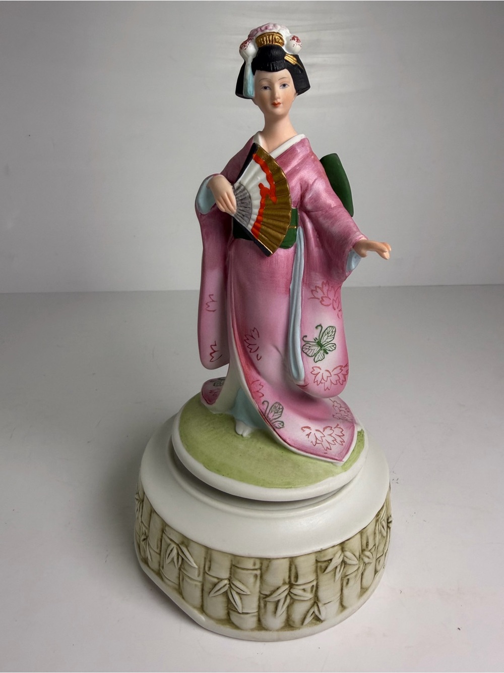 Classic Gallery Napcoware Japanese Geisha Music Box Figurine C-8797 Vintage